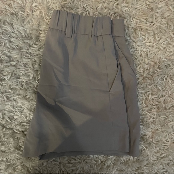H & M Trouser Shorts - Picture 3 of 3
